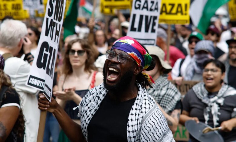 Manhattan protesters chant 'globalize intifada' amid bipartisan pushback