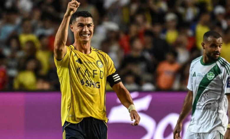 Cristiano Ronaldo em ação em duelo entre Hungria e Portugal, pelas Eliminatórias