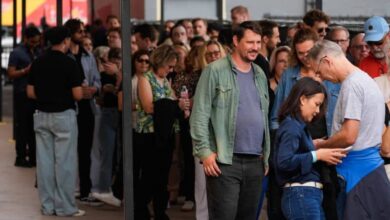 Jimmy Kimmel received massive standing ovation during return taping, attendees say