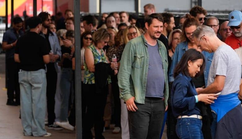 Jimmy Kimmel received massive standing ovation during return taping, attendees say