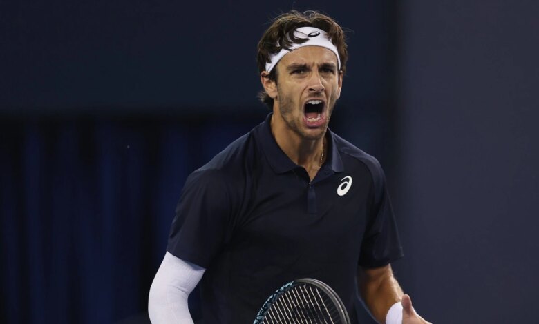 Tennis star apologizes to Chinese fans after outburst over coughing