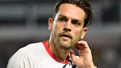Rafael Tolói, do São Paulo, durante aquecimento antes da partida contra o Santos no Brasileirão