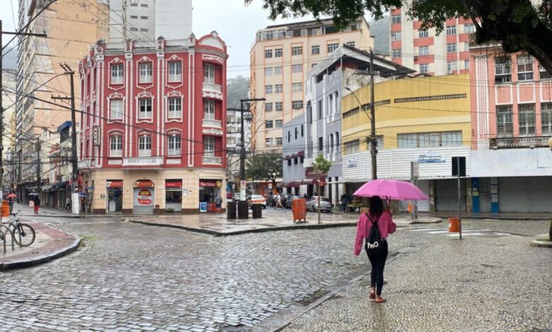 Inmet emite alerta de chuvas intensas para todas as cidades do ES