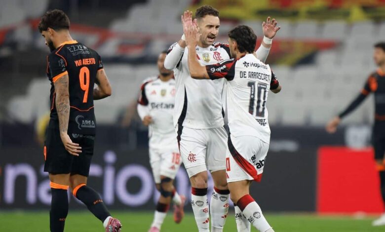 Como Arrascaeta vai além da bola no Flamengo de Filipe Luís e vira exemplo até no vestiário: 'Não reclama de nada'