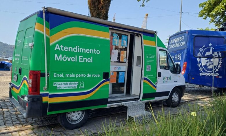 Enel oferece atendimento móvel a clientes em Magé