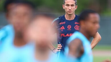 Filipe Luís precisará promover mudanças no time titular do Flamengo no domingo (5), na Arena Fonte Nova