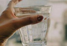 Homem é hospitalizado com sintomas de intoxicação após beber água mineral