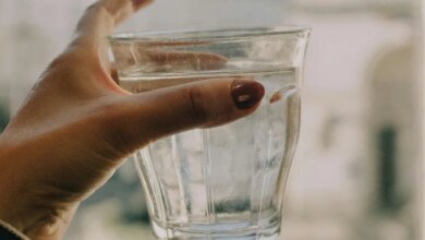 Homem é hospitalizado com sintomas de intoxicação após beber água mineral