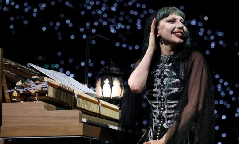 Lady Gaga durante uma apresentação na