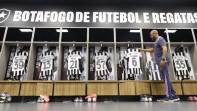 Botafogo escalado com Savarino, Tucu Correa e Arthur Cabral para enfrentar o Vasco