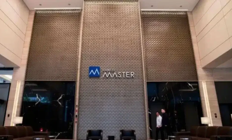 Apreendido pela PF, celular de Daniel Vorcaro assombra a política em Brasília