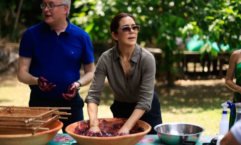 COP30: rainha Mary da Dinamarca amassa açaí e promove jantar em Belém