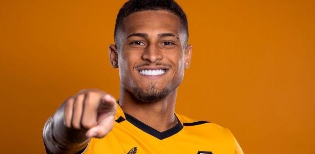 João Gomes é volante do Wolverhampton, da Inglaterra