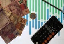 2ª parcela do 13º deve ser paga até hoje; tire dúvidas