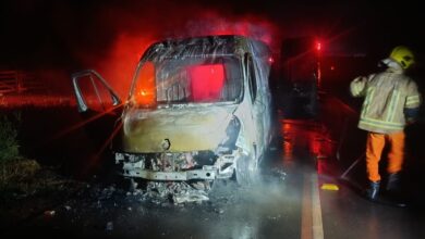 Transportando paciente, ambulância de Alta Floresta pega fogo na RO-479, em Rolim de Moura