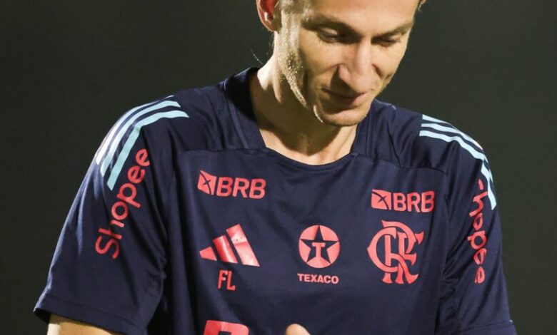 Filipe Luís faz mistério sobre escalação do Flamengo e espera dar minutos a Pedro contra o Pyramids