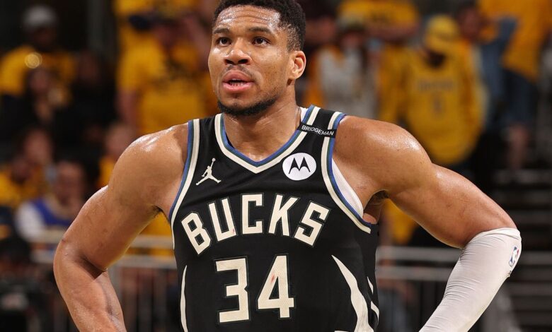 Sources: Giannis Antetokounmpo, Bucks discussing future