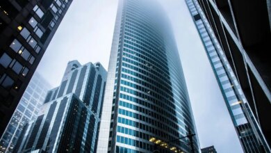 Ifix avança 18% no ano, mas FIIs na contramão acumulam desconto de até 80%; por quê?