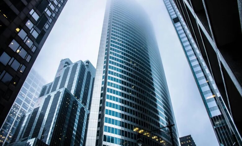 Ifix avança 18% no ano, mas FIIs na contramão acumulam desconto de até 80%; por quê?