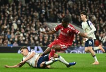 Mais caro da janela, Isak ficará afastado por 2 meses do Liverpool após cirurgia