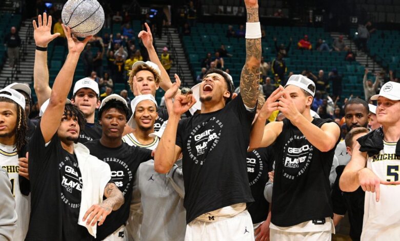 Michigan rises to No. 3 in AP Top 25 men's basketball poll