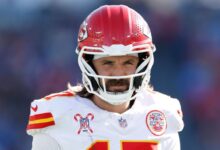 Chiefs' Gardner Minshew suffers knee injury, ruled out vs. Titans