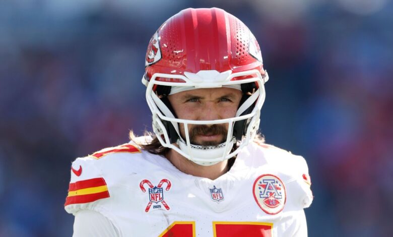 Chiefs' Gardner Minshew suffers knee injury, ruled out vs. Titans