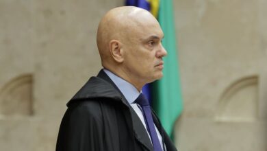 Moraes declara nula decisão da Câmara que preservou mandato de Zambelli e ordena posse de suplente