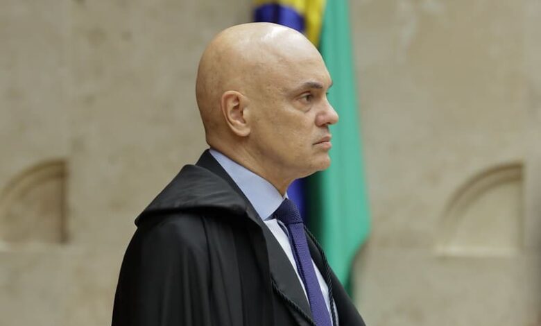Moraes declara nula decisão da Câmara que preservou mandato de Zambelli e ordena posse de suplente