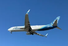 Pasażer próbował otworzyć drzwi samolotu. "Wszyscy zginiemy"