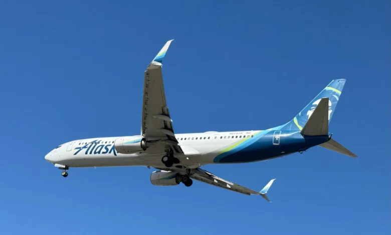 Pasażer próbował otworzyć drzwi samolotu. "Wszyscy zginiemy"