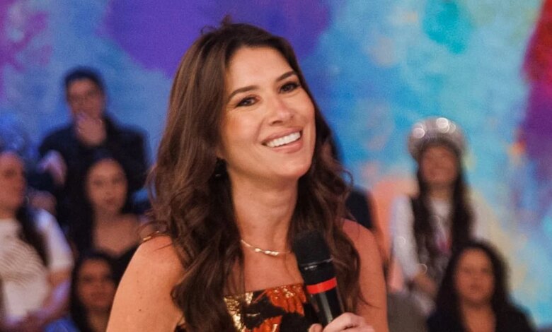 Patricia Abravanel mostra rosto do filho de Rebeca Abravanel e Alexandre Pato em festa de Natal com a família de Silvio Santos