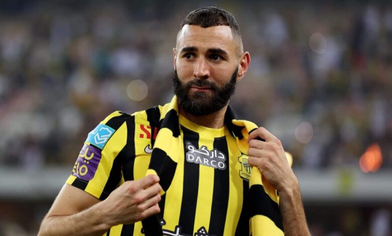 Karim Benzema com a camisa do Al-Ittihad
