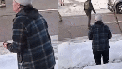 Esposa de mulher morta por agente do ICE nos EUA se desespera após tiros