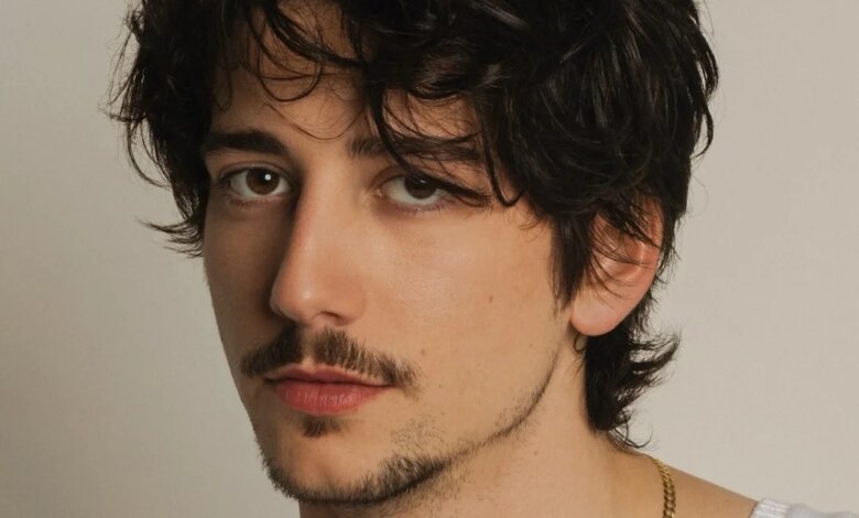 Conheça Milo Manheim, ator que viverá Flynn Ryder em nova adaptação