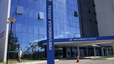 Aposentadorias e pensões do INSS acima do salário mínimo são reajustadas em portaria do governo; veja valores