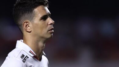 Oscar durante jogo entre São Paulo e Guarani pelo Paulistão