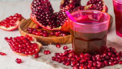 Rico em antioxidantes, o suco de romã é apontado como aliado natural na proteção do coração/Foto: Canva