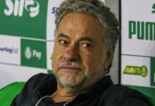 Torcedores estenderam faixas com frases favoráveis ao impeachment do atual presidente