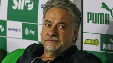 Torcedores estenderam faixas com frases favoráveis ao impeachment do atual presidente