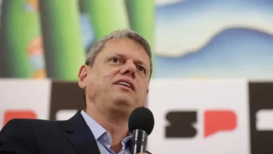 Tarcísio renega boné de Trump e reafirma confiança nas urnas
