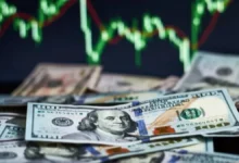 Dólar cai com Copom cortando Selic para 14%