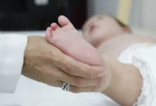 Atraso no teste do pezinho no SUS agrava diagnóstico da AME