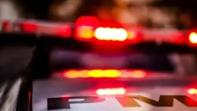 Policiais ficam feridos após viatura capotar na EPNB