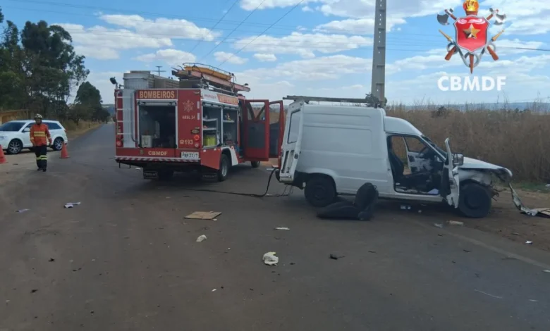 Colisão entre carros deixa 4 feridos na DF-440, em Sobradinho