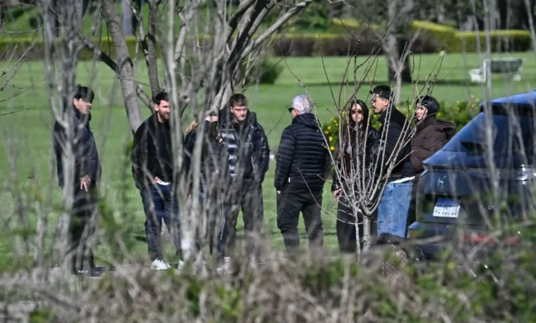 Messi se despede do pai em cerimônia reservada na Argentina