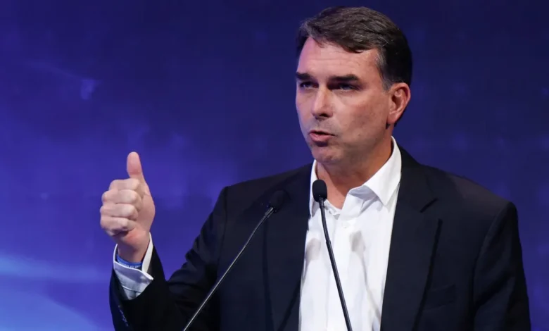 Flávio critica Moraes por busca contra fonte de jornalista