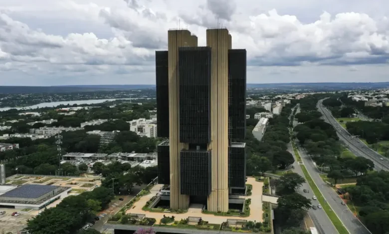 BC multa Banco Genial em R$ 21,6 mi e afasta CEO